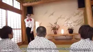 عدد لا يحصى من الزب يصطف من أجل فرج مراهقة كثيف