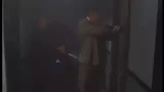 عميل فيدرالي مزيف يقدم ضربات إباحية صريحة لعاهرة