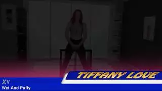 بنت ذات ثدي صغير تستمتع بلعب الحلمات استمناء صريح