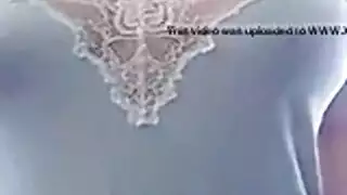 بنت مراهقة عربية تعرض جسمها الحليب وبزازها اللوز على سكايبي