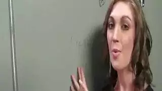 قضيب أسود كبير يدخل بعمق في حركة ثقب المجد