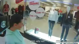 تحول جنسي في الحمام: مص عميق ولحس الكس