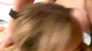 رجل العضلات أليكس يضرب مؤخرة مونيكا فوكس المثالية في جنس شرجي قاسٍ