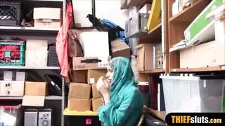 ضابط قذر يمارس الجنس مع اللص العربي المراهق كعقاب