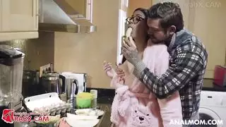 فيلم إباحي: سيطرة الابن على زوجة أبيه ونيكها في الطيز