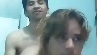 لاتينا حارة ذات ثدي كبير تُضاجع في جلسة كام مباشرة