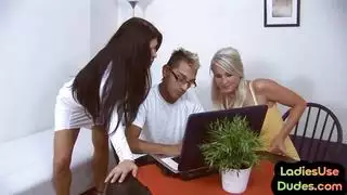 عبد bdsm يُربط قضيبه لجنس يدوي مزدوج مكثف إكس إكس إكس