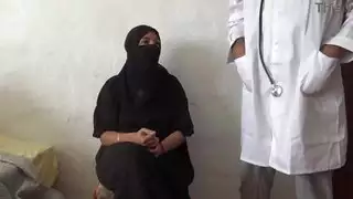 إباحية صريحة: طبيب يلقح مريضته المصرية