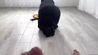 انفجار المدخل الخلفي لزوجة الأب العربية وهي تنظف المنزل