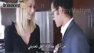 معروف عمل صريح: سكرتيرة تأخذه في المؤخرة للترقية