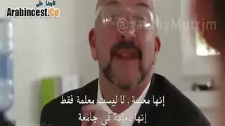 العمة العاهرة الناضجة بريتني تأخذ عدة أعضاء ذكرية في فتحاتها