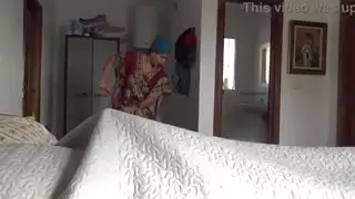 خادمة تُضرب بقضيب أسود عملاق لأمريكي