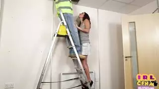  هذه المراهقات المرتديات للملابس تصبح مهانهن مبللة وتتم ممارسة الجنس معهن