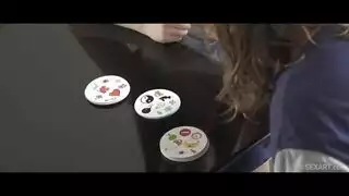 كس الفتاة الشبقية يُنك بقوة حتى تصرخ من المتعة