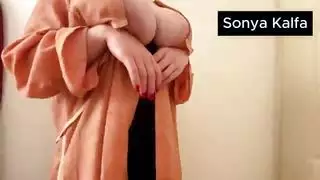 امرأة ناضجة من الشرق الأوسط تُمارس الجنس بخشونة