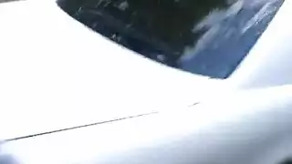 شرج فرنسي في السيارة ثم مص عميق بين الأشجار