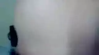 زوجين يجلبان عميل مثير لجماع مزدوج جامح