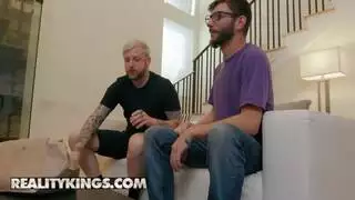 لا شيء سوى قضيب عملاق نابض طوله 12 بوصة