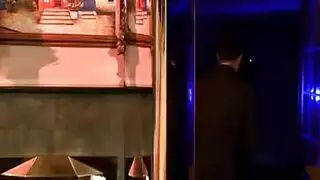 حلق عميق وإيلاج مزدوج مع فتاة سمراء