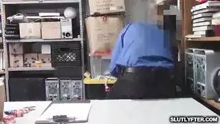 سكارليت بلوم تأخذه بعمق في المؤخرة