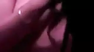 زوجة أم شقراء سخيفة تُضاجع فوق طاولة المطبخ