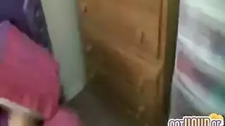 عاهرات مثلية مثيرة لعق ومقص بشدة