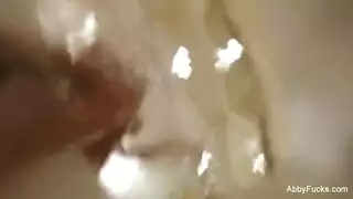 استمناء مثيرة في حوض الاستحمام – فتاة تصل للنشوة وحدها
