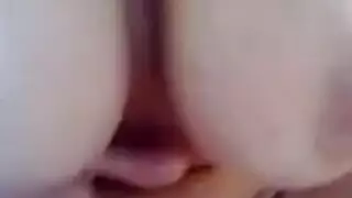 أثداء سميرا الكبيرة وجلسة المص العميق