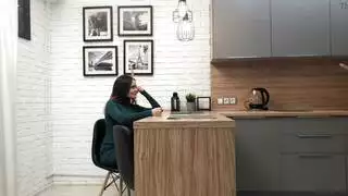 جنس جماعي مع فتاة سمراء ماهرة تحب تدريب الحلق