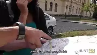 الزوج يدخل علي زوجته وهي تتناك من واحد تاني
