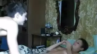 لا تستطيع الحصول على كفايتها من قضيبه الصلب الضخم