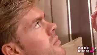 تجلب له مطيزة الى البيت