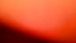 شقراء مكتنزة تلهث بينما يتقطر القضيب سائلاً مذي