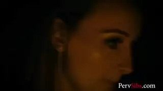 اخ بخدر اختة ثم يربطها وينيكها