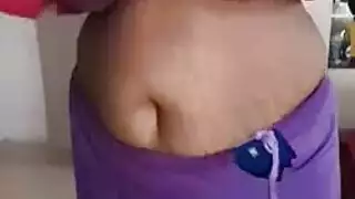 قبيلة متوحشة تتناوب على ركوب وكيل هندي صلب