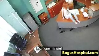 مريض جدا أحمر الشعر في سن المراهقة في التدليك