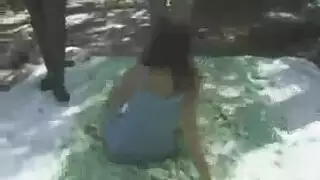سيدة ناضجة تأخذ كل القضبان الإنجليزية الثلاثة في فتحاتها