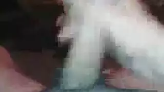 يحب أليسا فوضى لعق ديك ضخمة، حتى يصعب تماما، قبل أن تبدأ ركوبه
