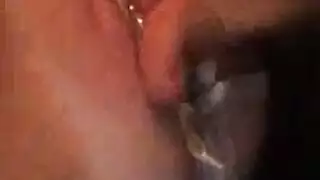 ملكة الشرج الحمراء تأخذه بعمق في مؤخرتها