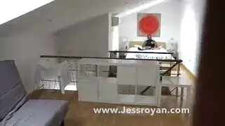 حقيبة ساخنة تُحشى تحت الشمس