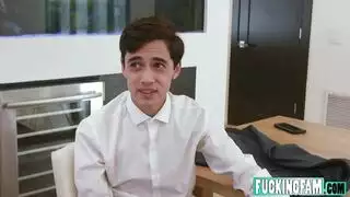 شرج شغوف: يقود قضيبه عميقاً في مؤخرتها
