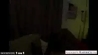 الثور يملأ كس ربة المنزل المبلول قبل جلسة دسار طويلة
