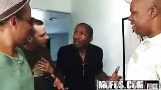 ميلف قذرة تحب الجنس الشرجي القاسي والمجهول