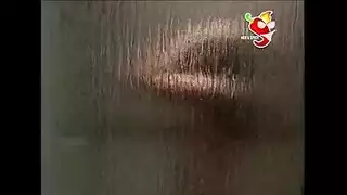 مشاهد اغراء واحضان ابوس وتقفيش في الصدر ومسك الكس بس من غير نيك
