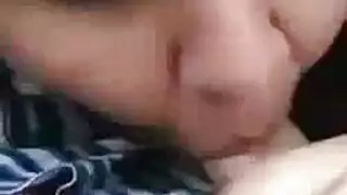 تلميذة مراهقة تمص بقوة بعد المدرسة