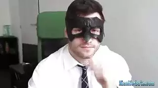 شاب تقي يهيمن عليه في شرج خشن