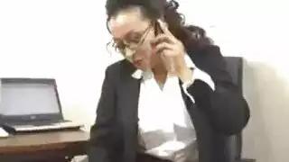 المعلمة المفلسة دانيكا تأخذ أربعة حمولات في حلقها