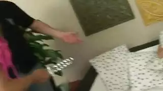 قضيب مراهق يدمر هواة ميلف في مشهد صريح