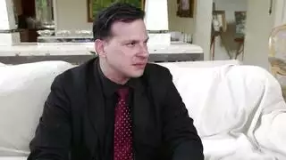 ثلاثي جنسي محموم: عاهرتان تتعاملان مع قضيب واحد قاسٍ