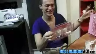 عاهرة تومئ وتدعوك لماراثون إباحي